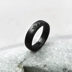 Anillo Carbono Negro con 1*Eguzkilore Outlet