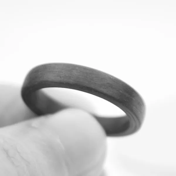 Anillo Carbono Negro Lisa*Eguzkilore Online