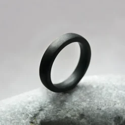 Anillo Carbono Negro Lisa*Eguzkilore Online
