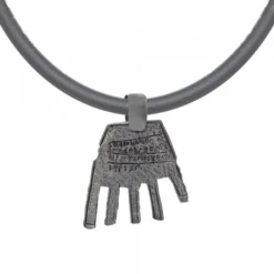 Colgante Mano de Irulegi Rutenio 30mm y Cordón Caucho 4mm*Eguzkilore New