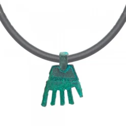 Colgante Mano de Irulegi Verde 20mm y Caucho*Eguzkilore Sale