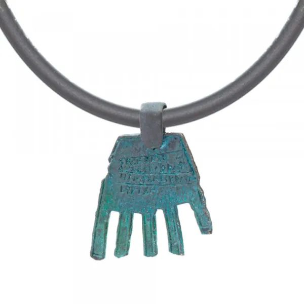 Colgante Mano de Irulegi Verde 30mm y Caucho*Eguzkilore Best